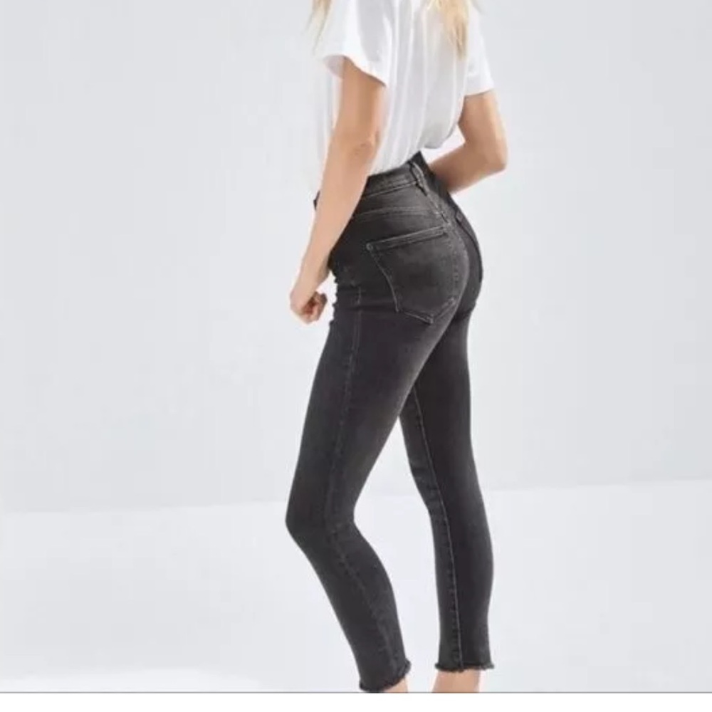 ARITZIA DENIM FORUM Lola High Rise Skinny Jeans 26L Black Rinsed Frayed Hem 25W